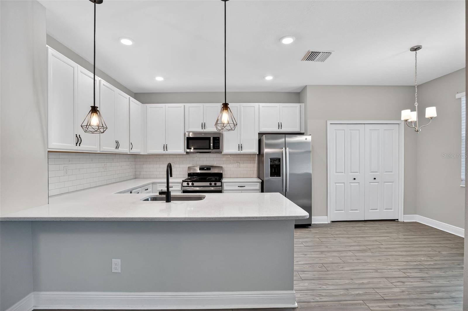 8131 Tea Olive Ter Property Photo 6