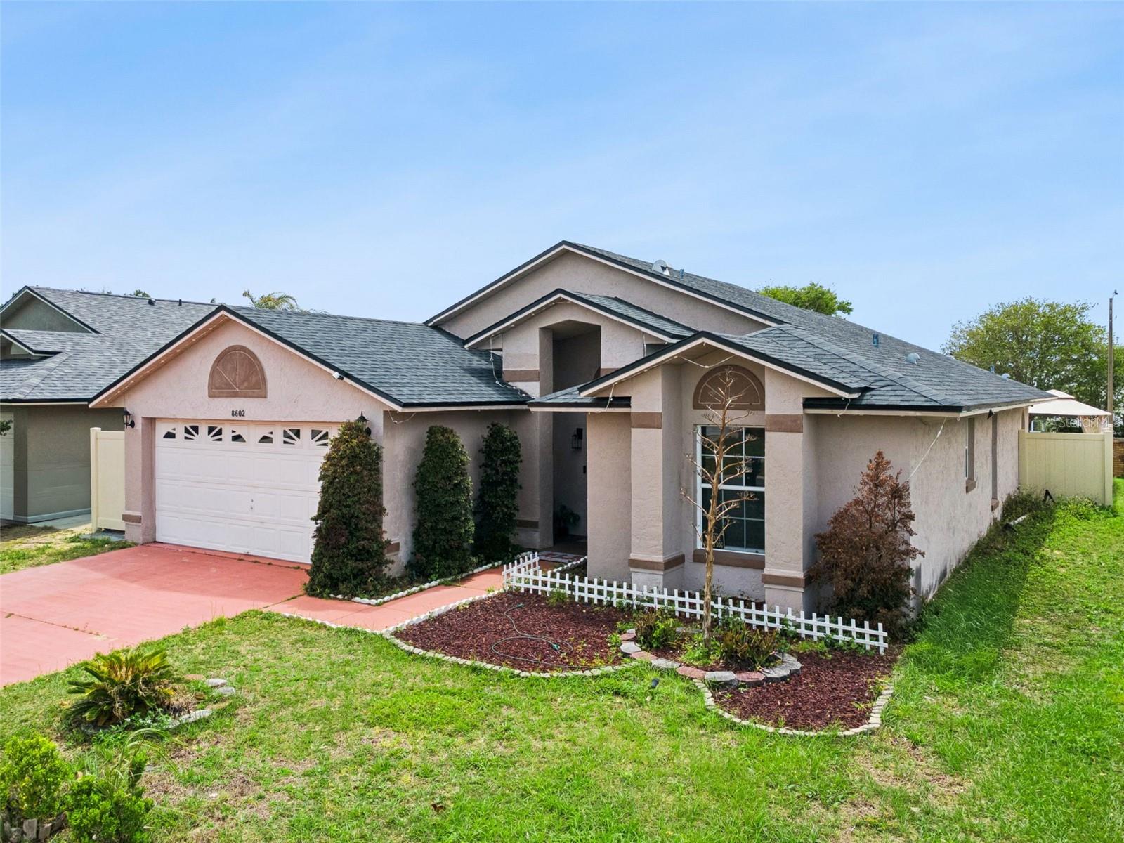 8602 Wellington Loop Property Photo 4