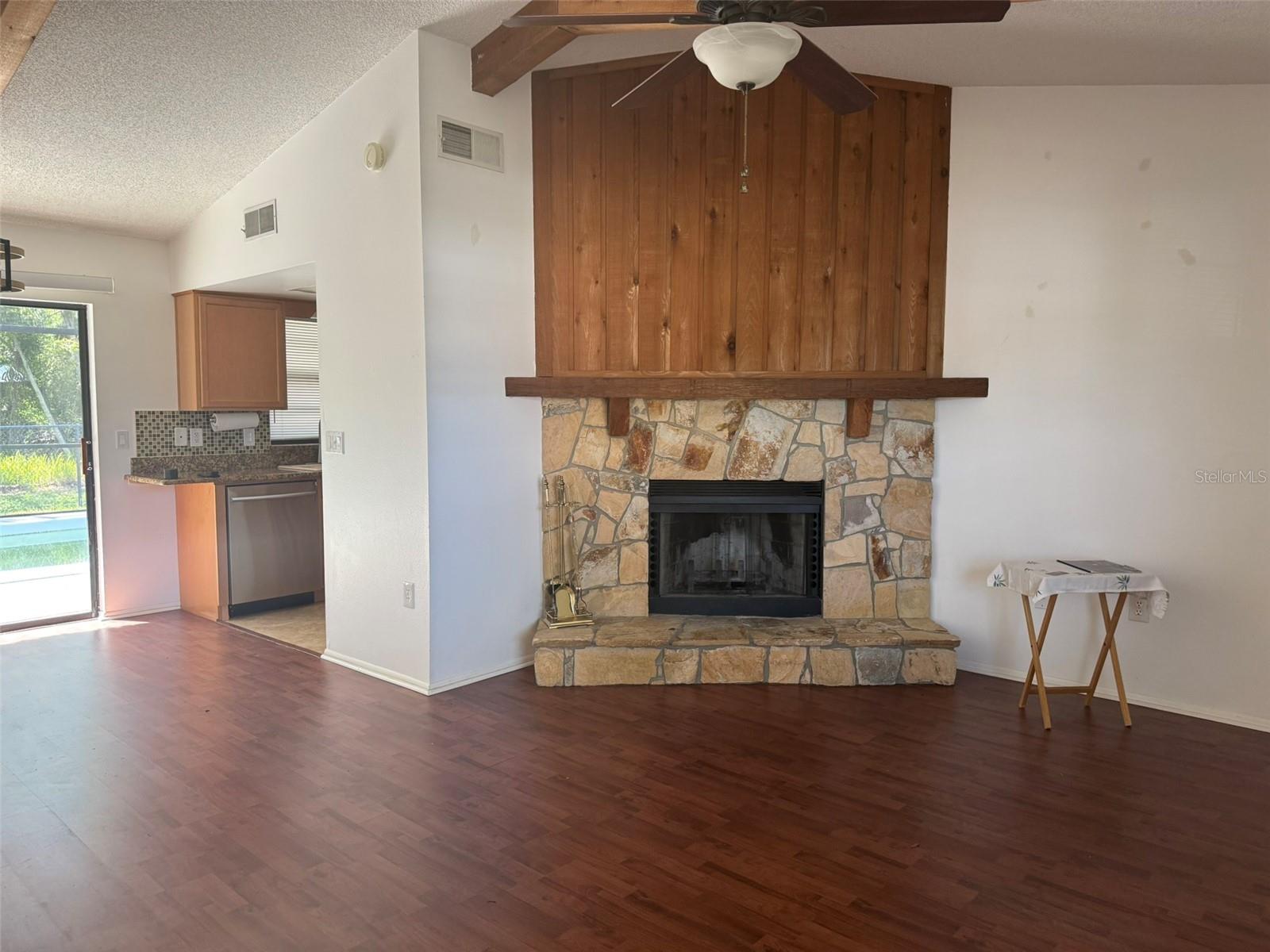 2332 Seward Dr Property Photo 4