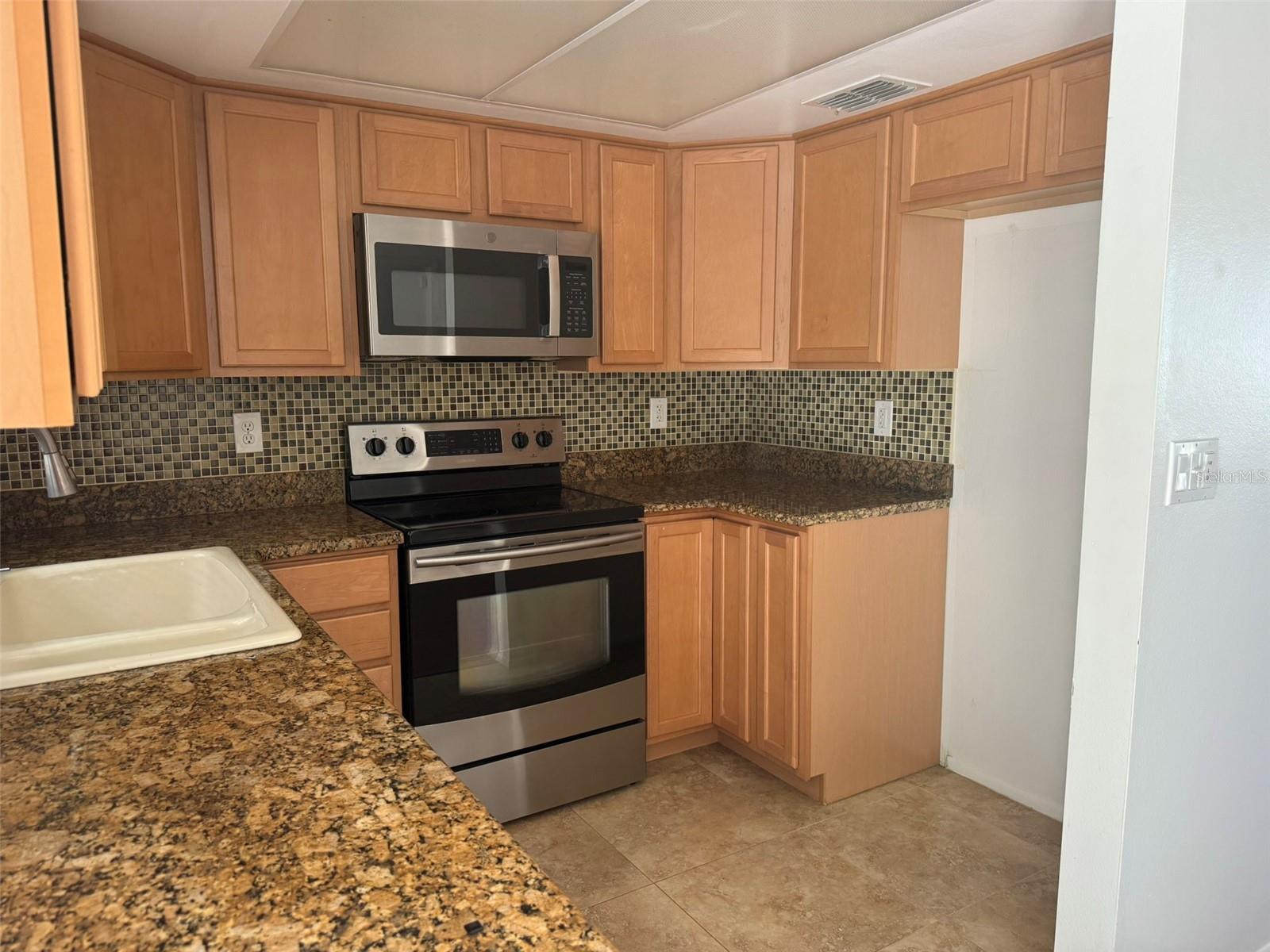 2332 Seward Dr Property Photo 5