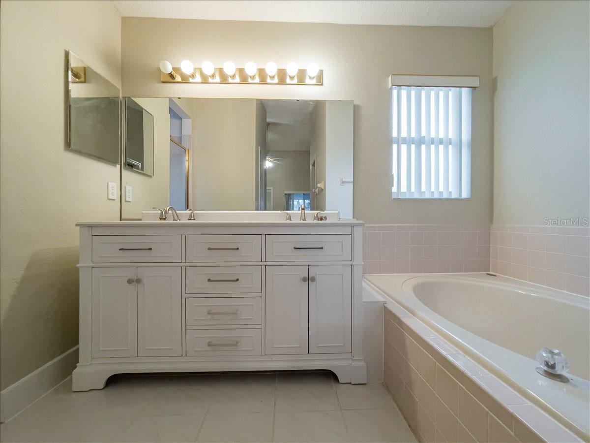 218 Langford Park Dr Property Photo 10
