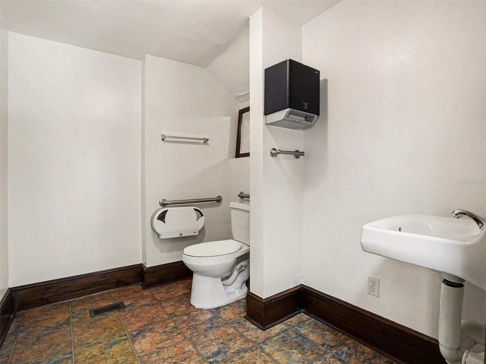 1214 E Livingston Street St Property Photo 23