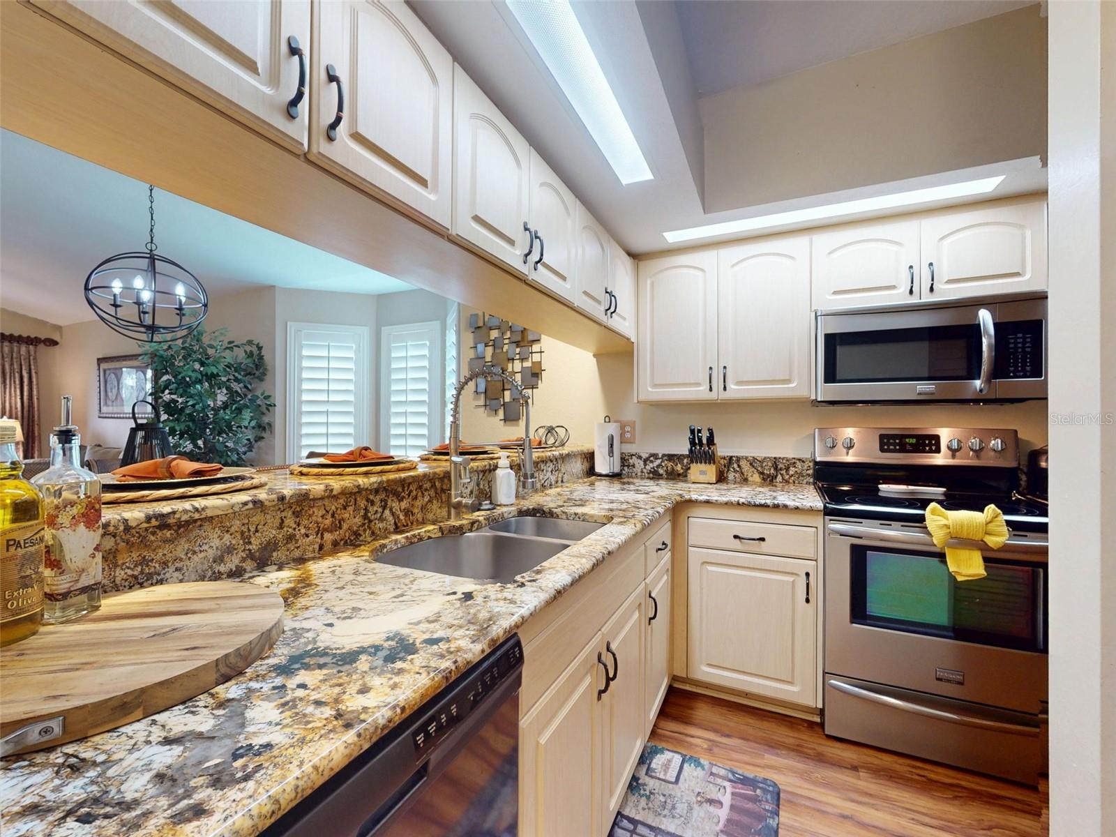 402 Bouchelle Dr #206 Property Photo 2