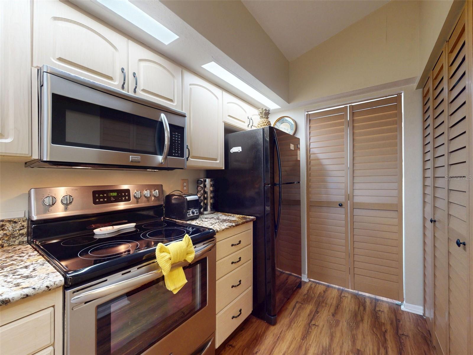 402 Bouchelle Dr #206 Property Photo 4