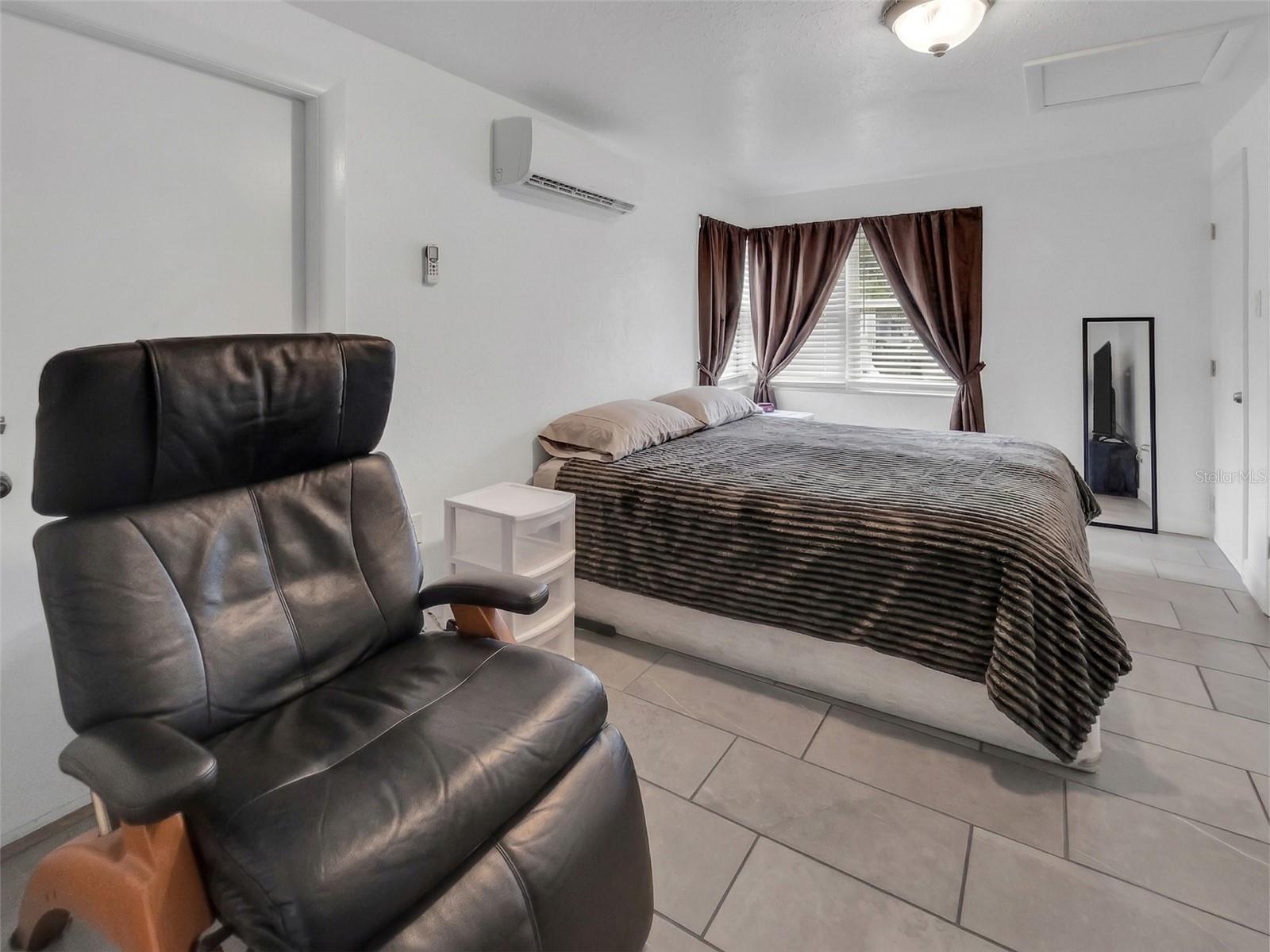 2600 Euston Rd Property Photo 12
