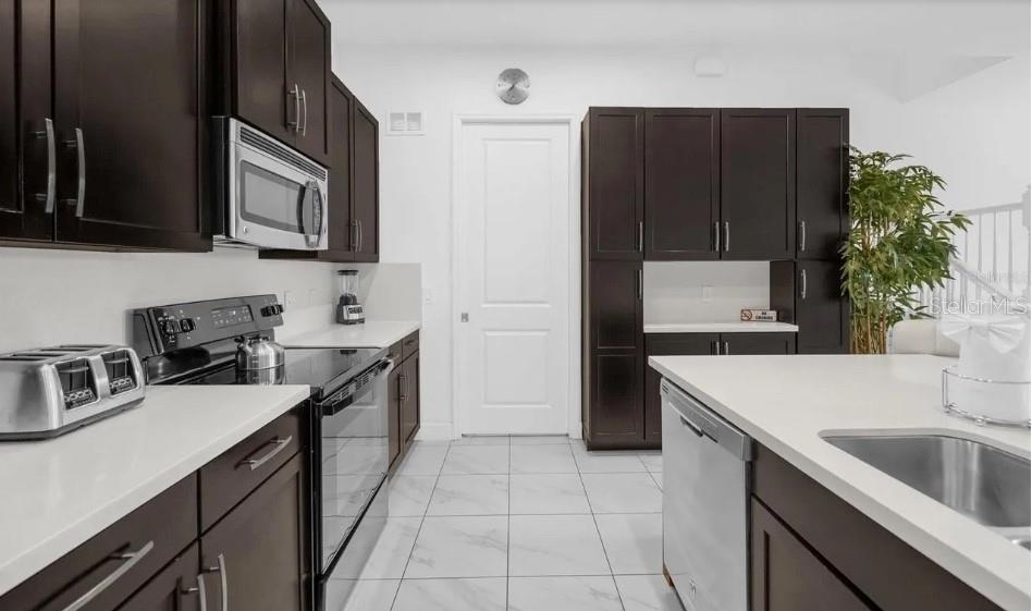 450 Captiva Dr Property Photo 4