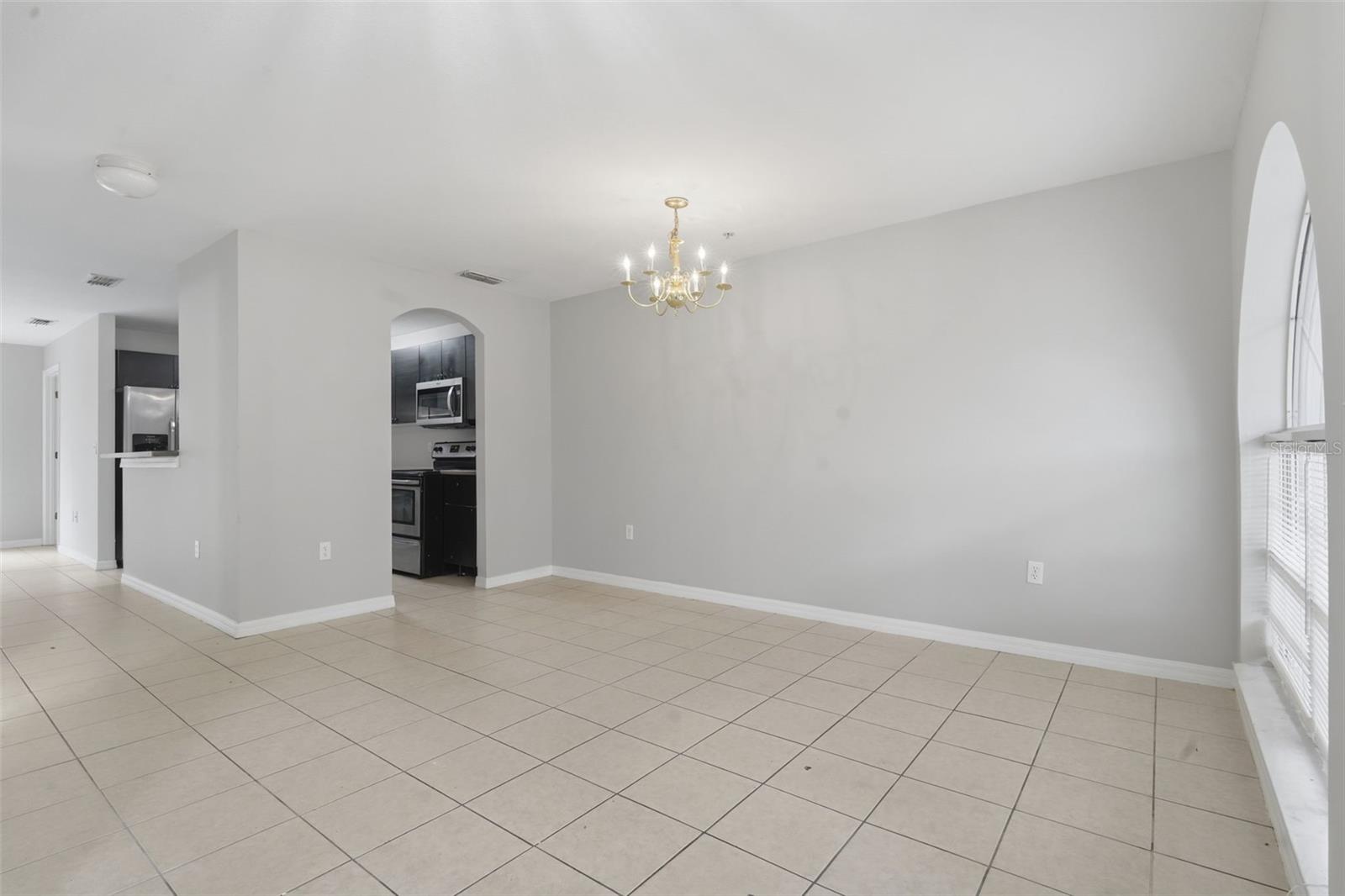 963 E Main St Property Photo 5