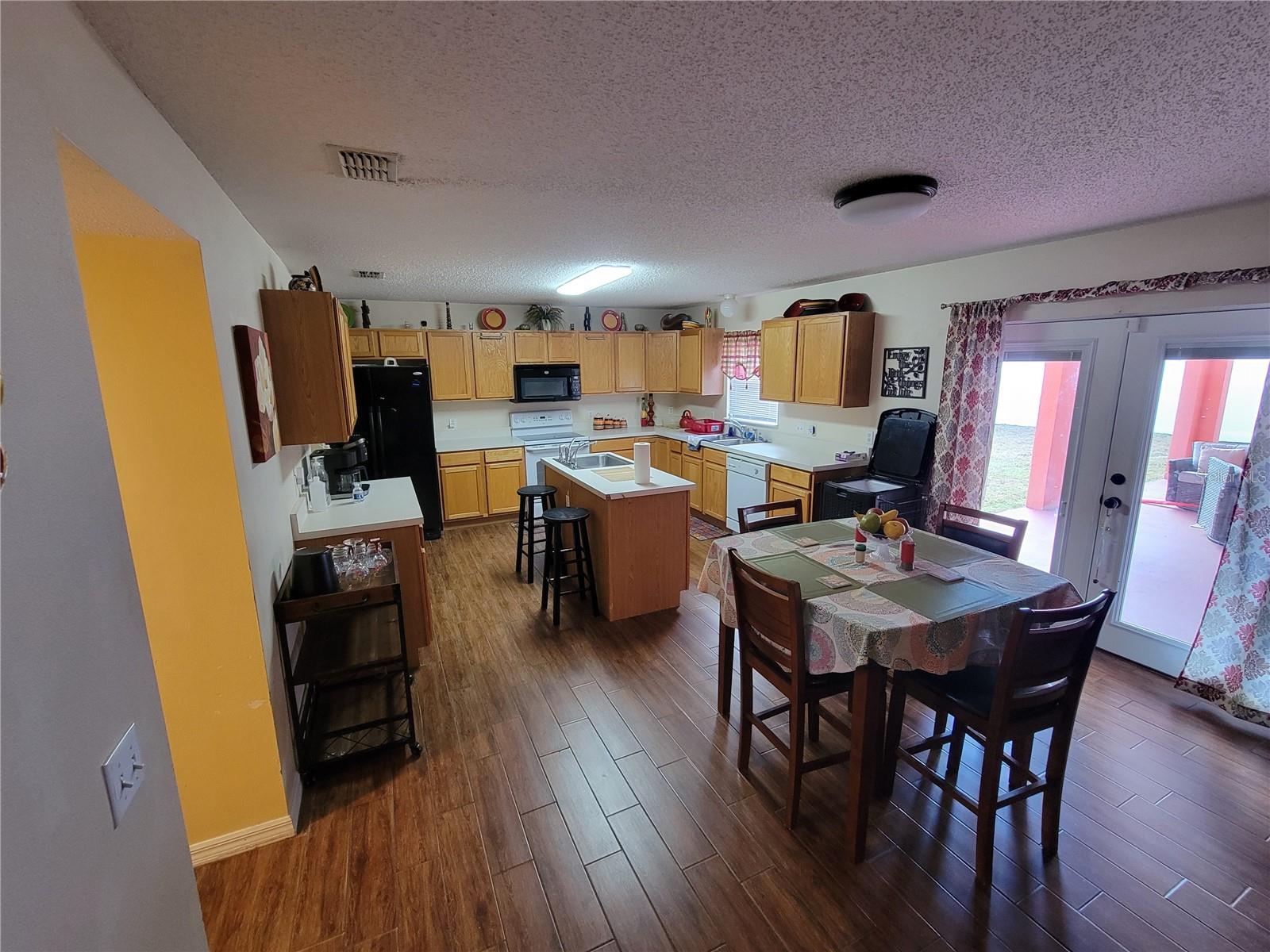 2242 Wood Ct Property Photo 9