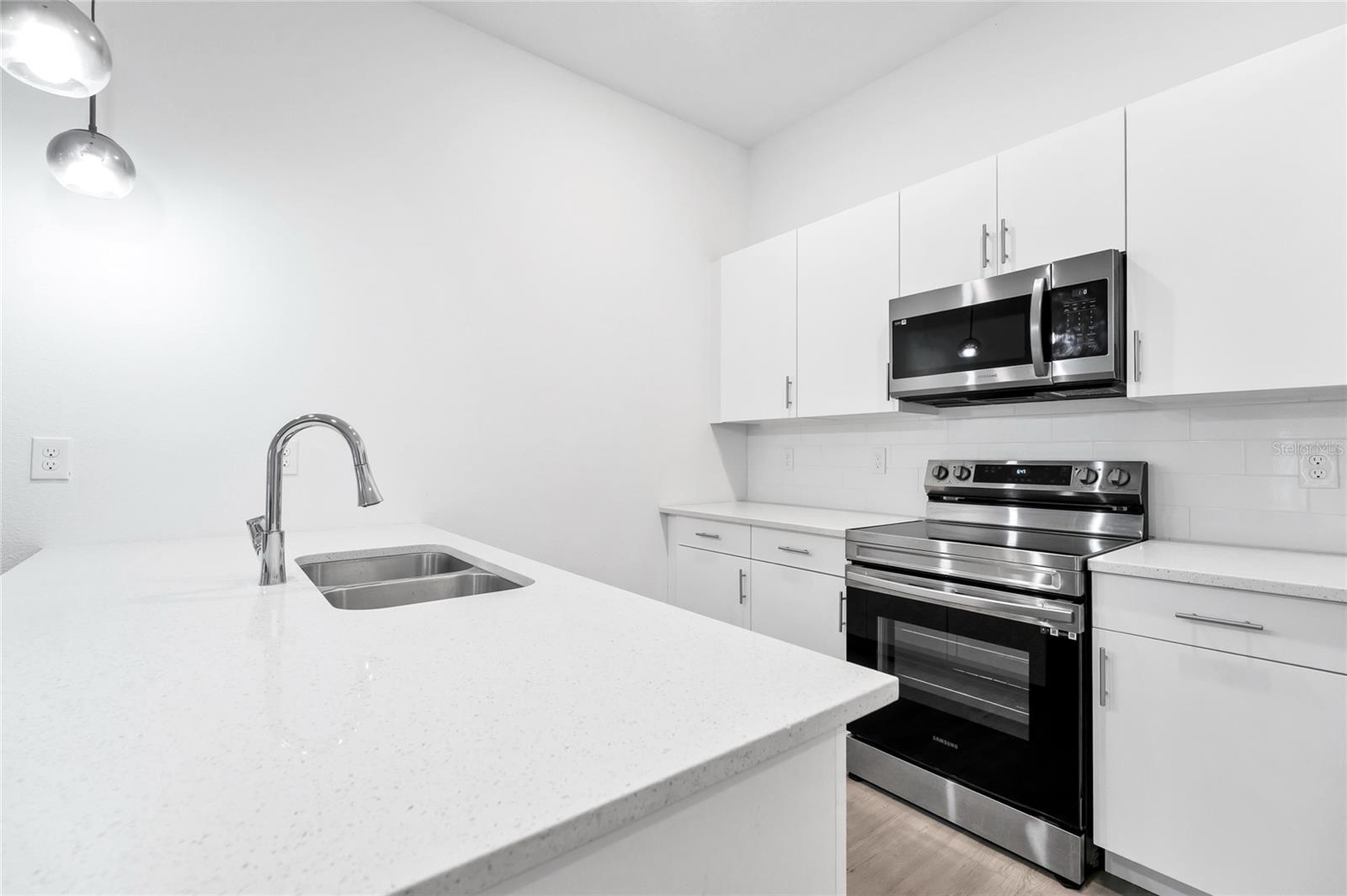 485 Famagusta Dr Property Photo 3