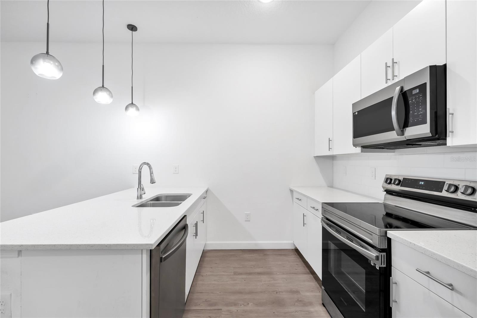 485 Famagusta Dr Property Photo 4