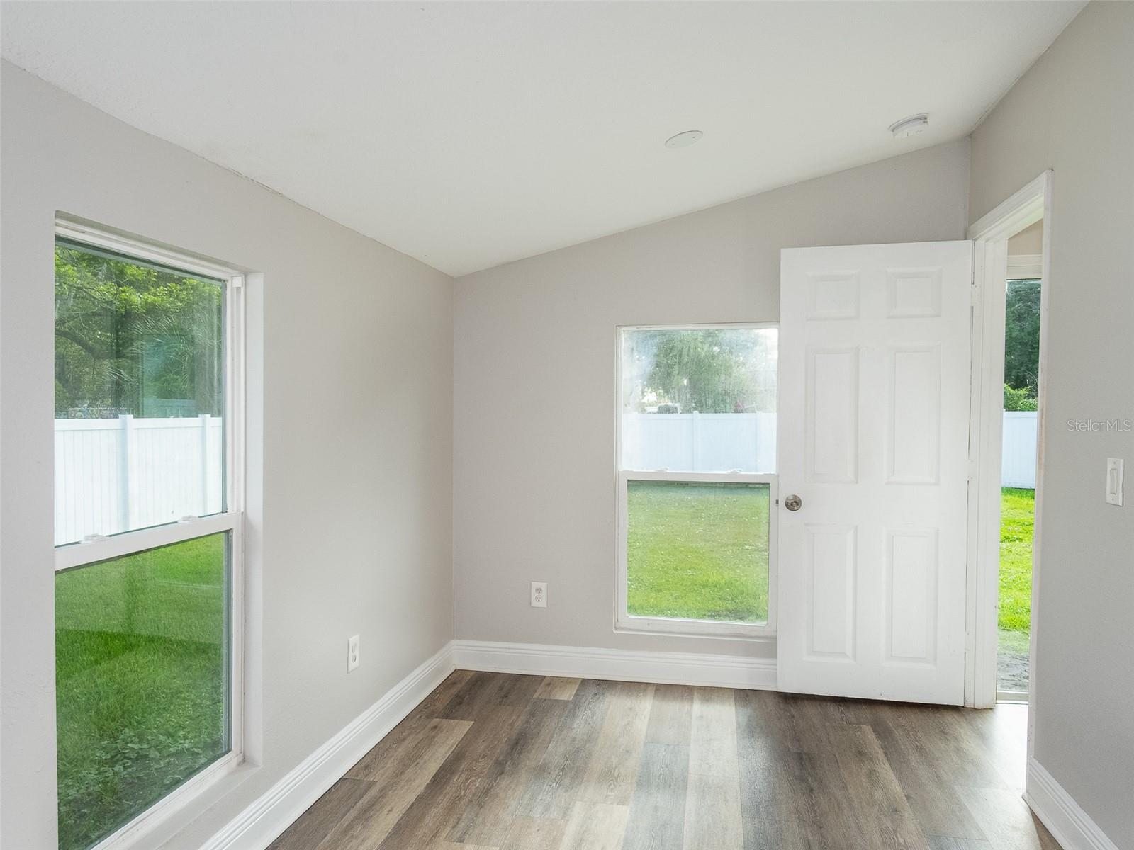 1105 Willow Ave Property Photo 7