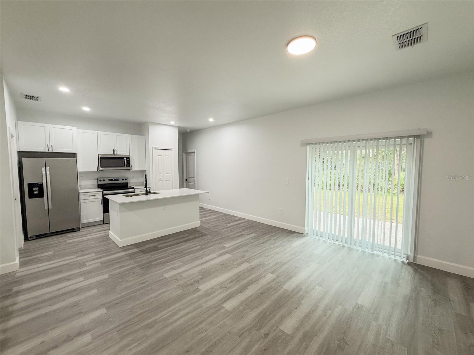 4700 Sunbeam St Property Photo 3