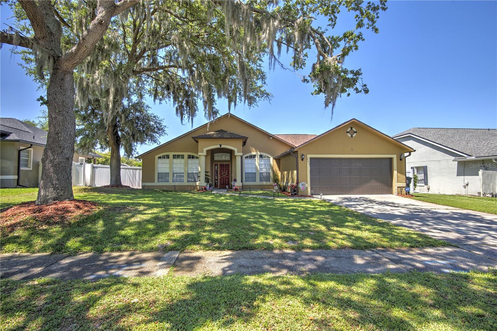 684 Yorkshire Dr Property Photo 1