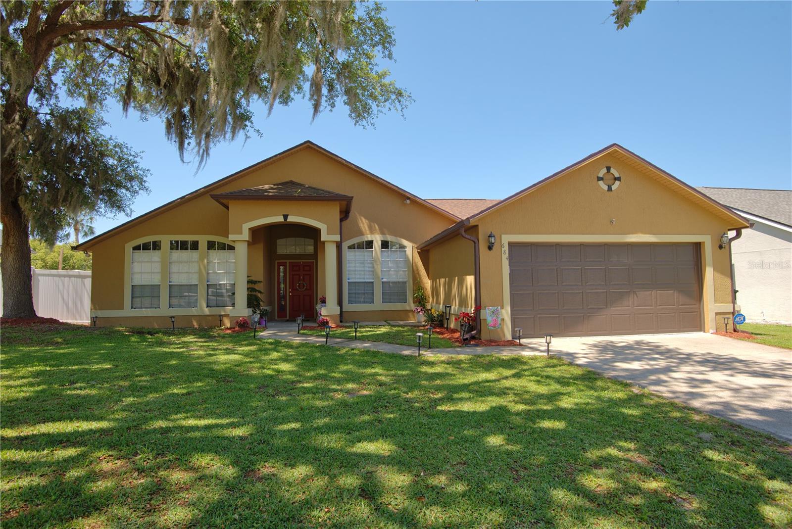 684 Yorkshire Dr Property Photo 2