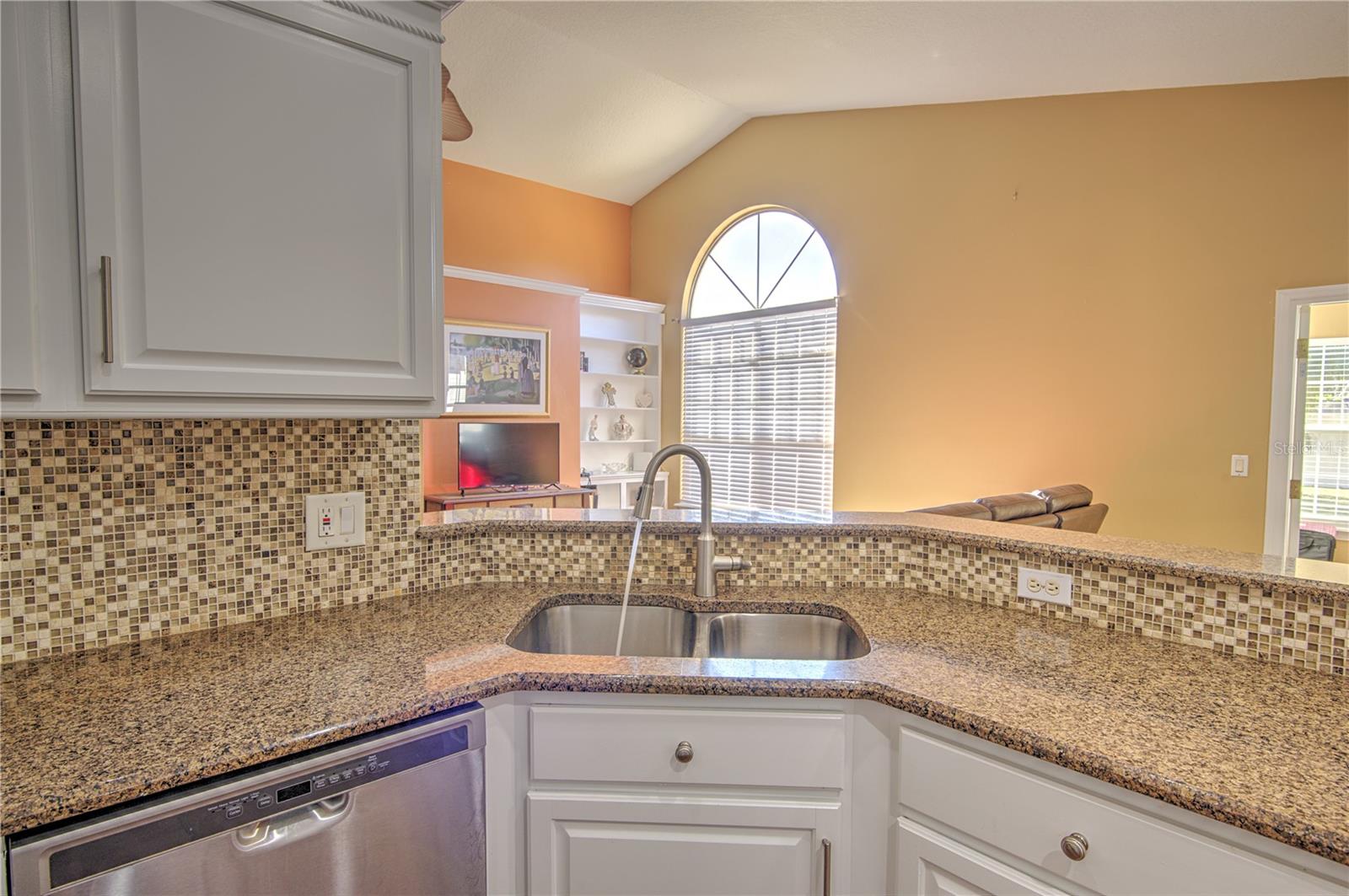 684 Yorkshire Dr Property Photo 13