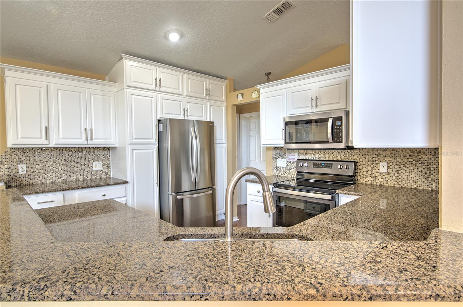 684 Yorkshire Dr Property Photo 17