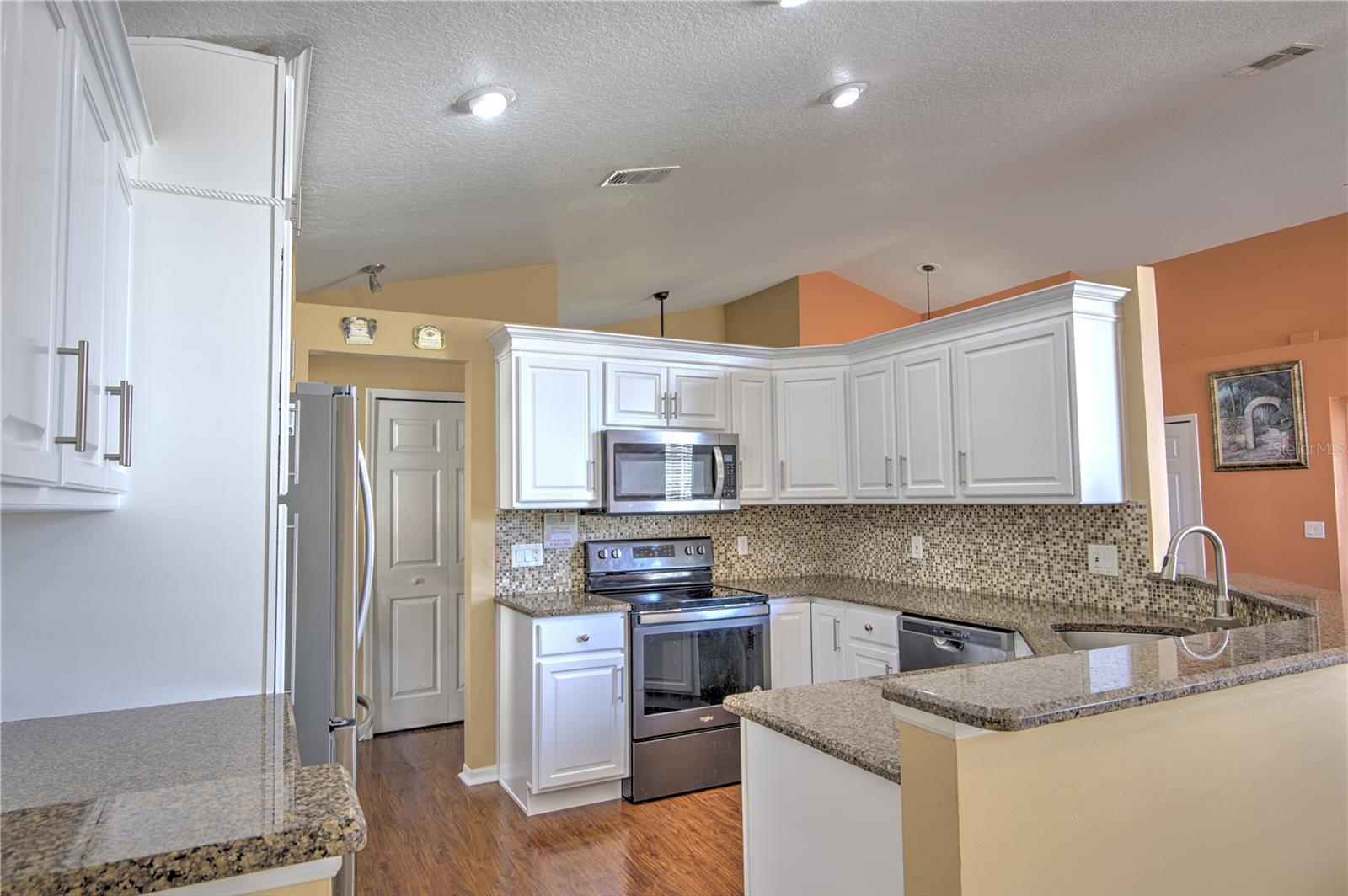 684 Yorkshire Dr Property Photo 18