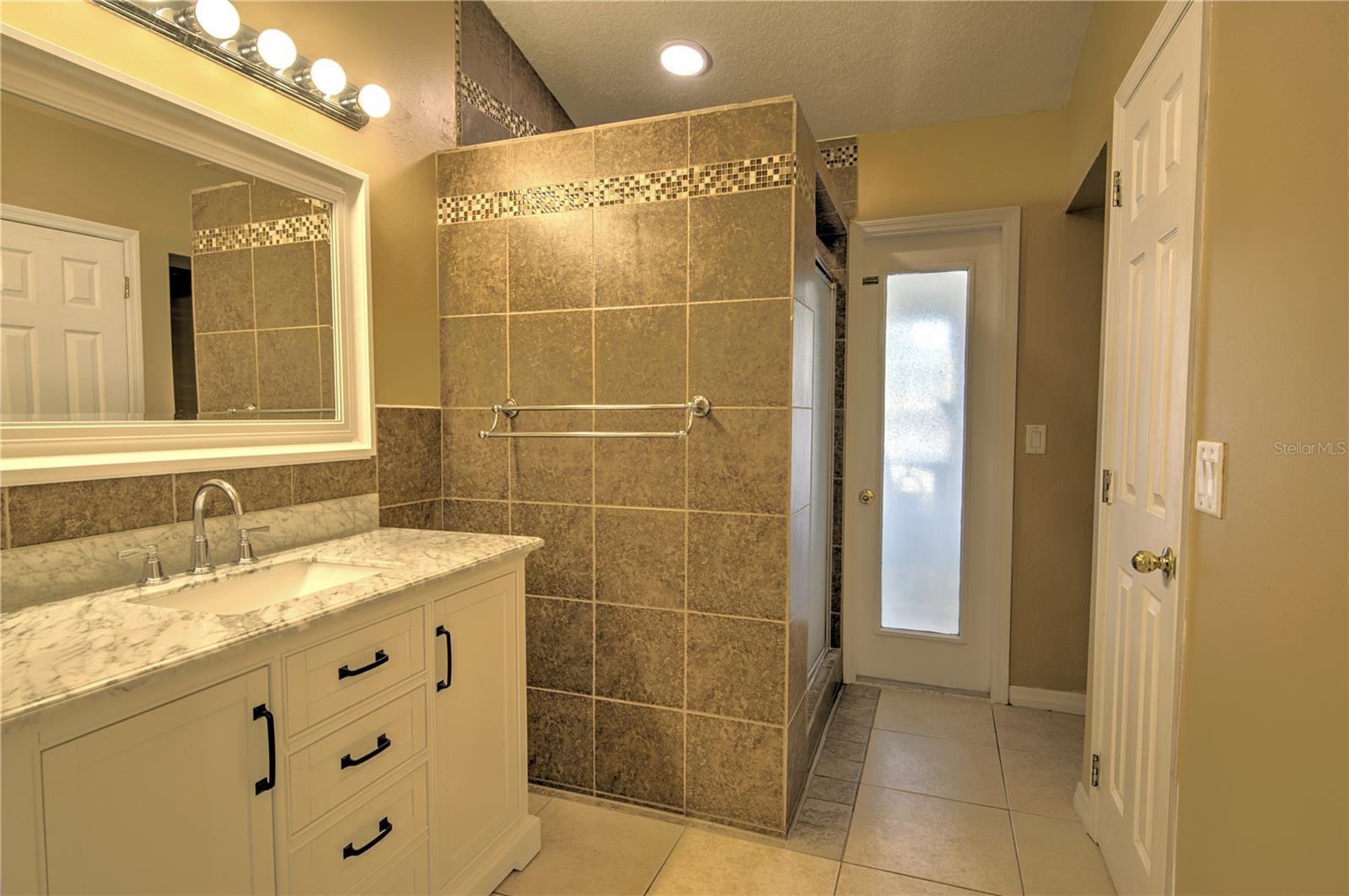 684 Yorkshire Dr Property Photo 21