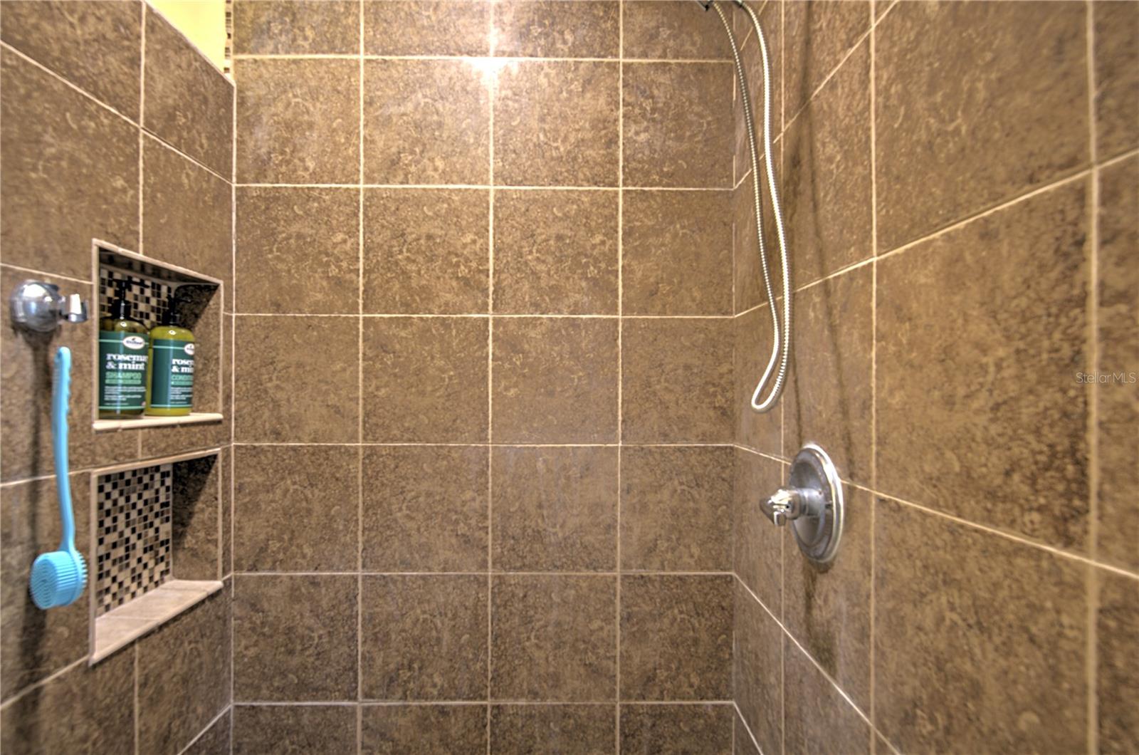 684 Yorkshire Dr Property Photo 22