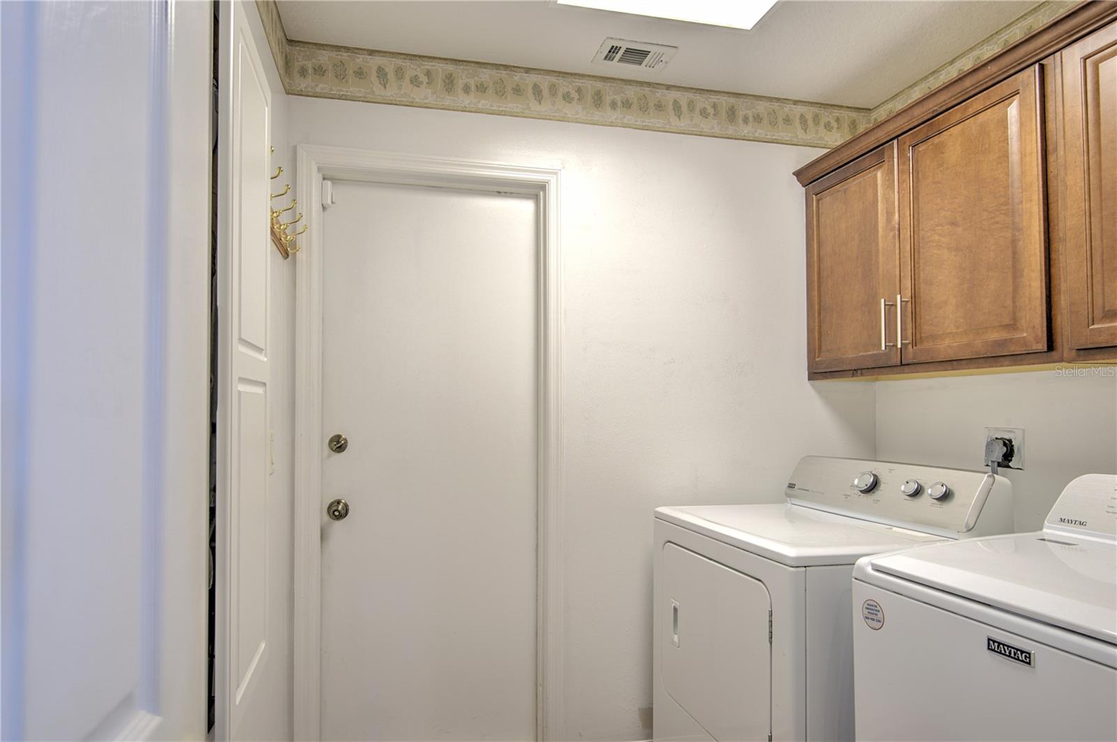 684 Yorkshire Dr Property Photo 31