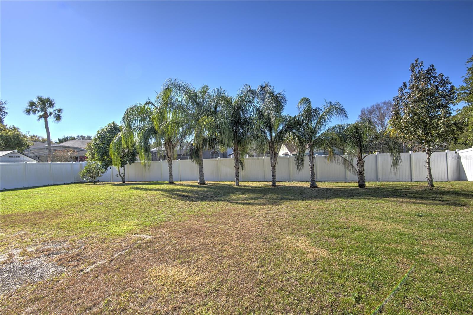 684 Yorkshire Dr Property Photo 32