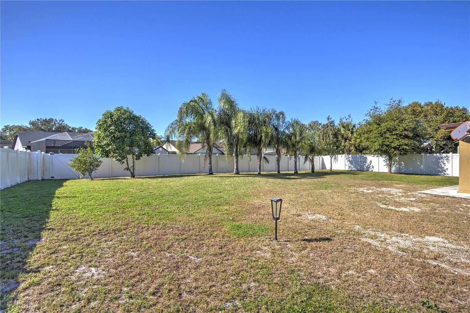 684 Yorkshire Dr Property Photo 35