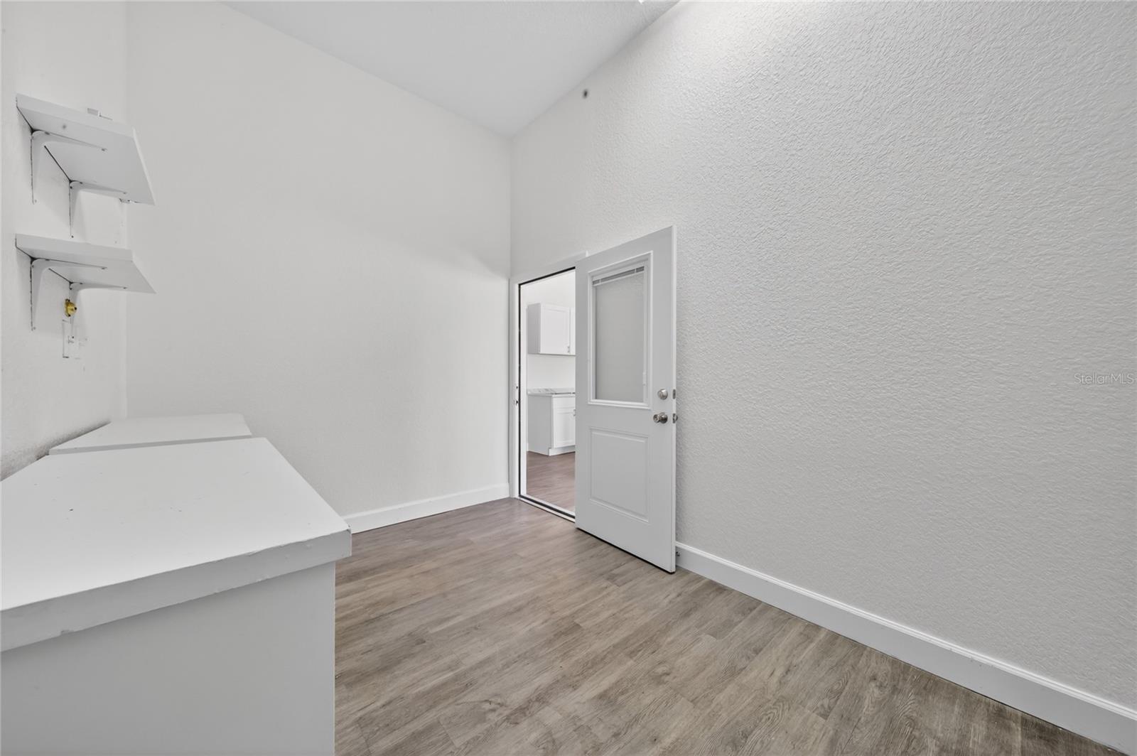 595 9th St Property Photo 11