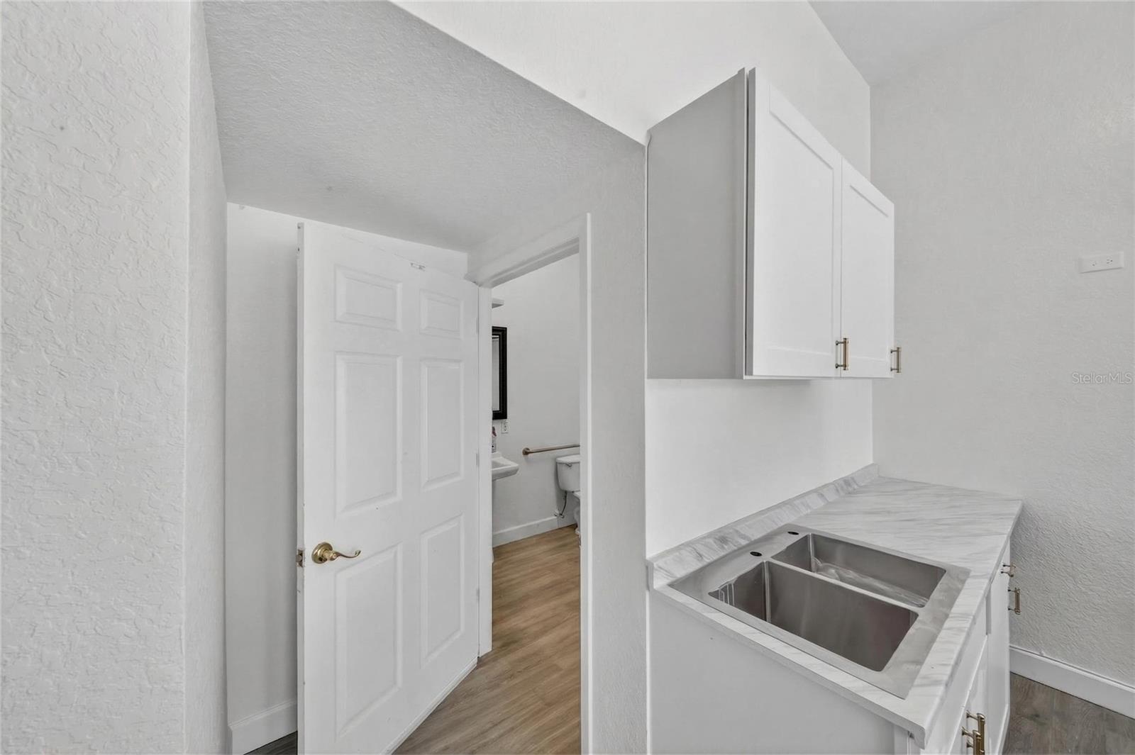 595 9th St Property Photo 15