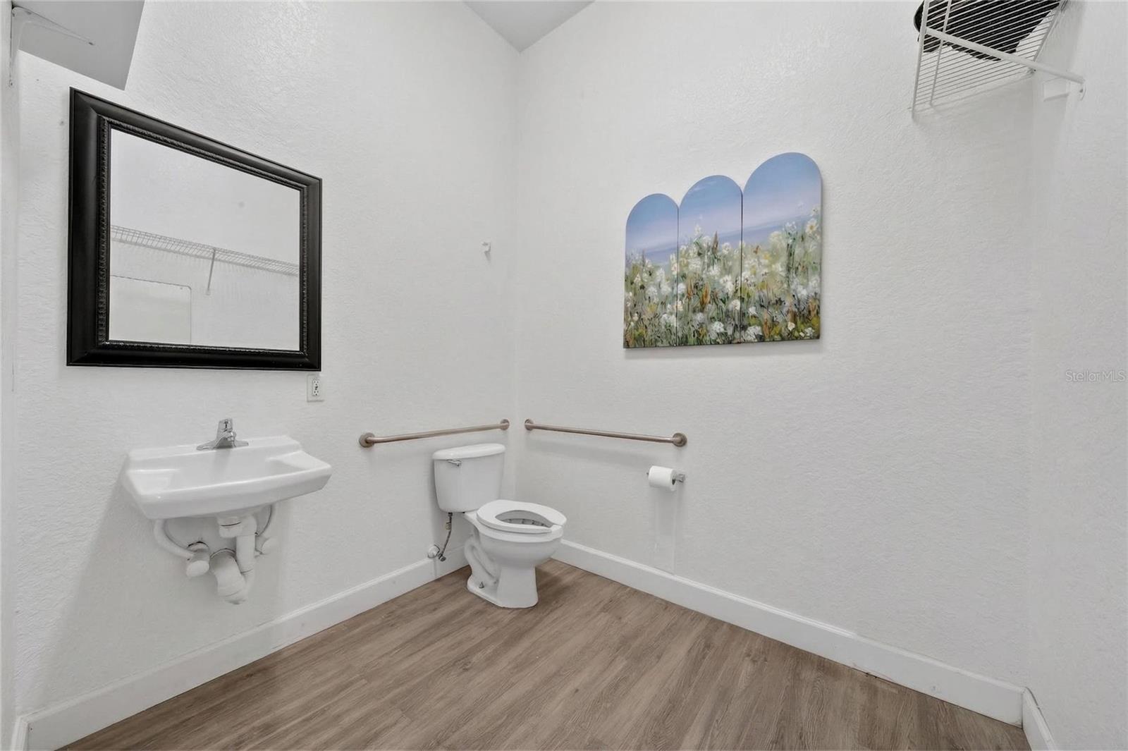 595 9th St Property Photo 16
