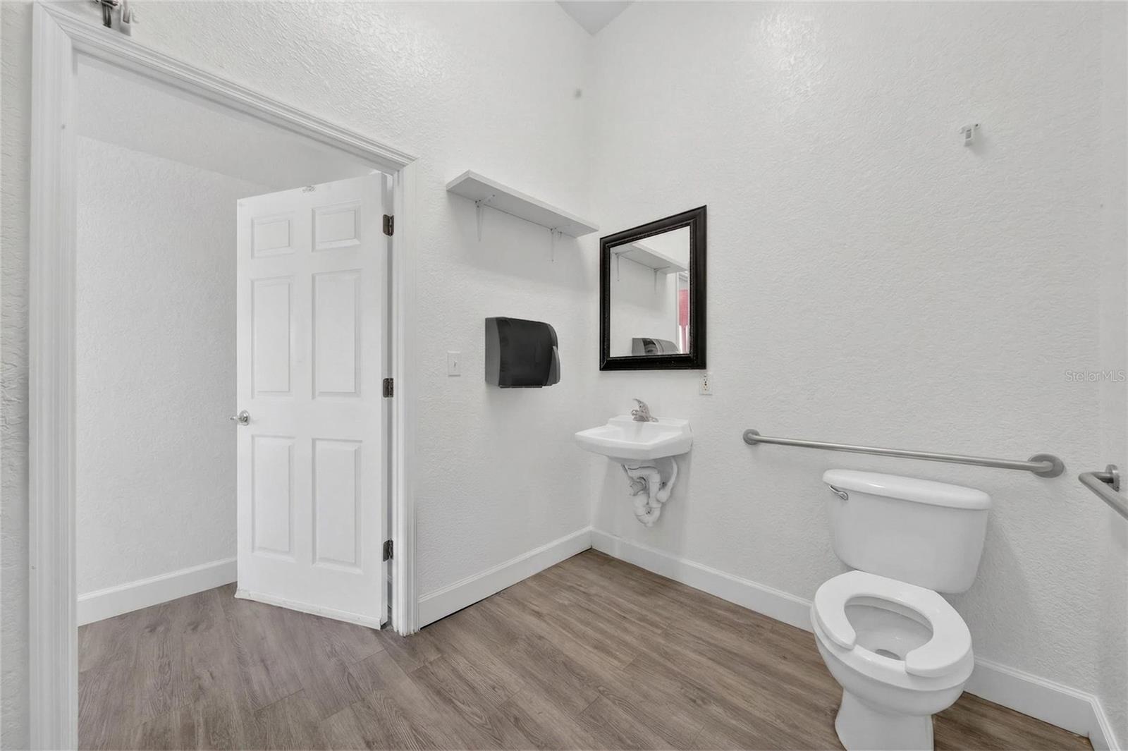 595 9th St Property Photo 17