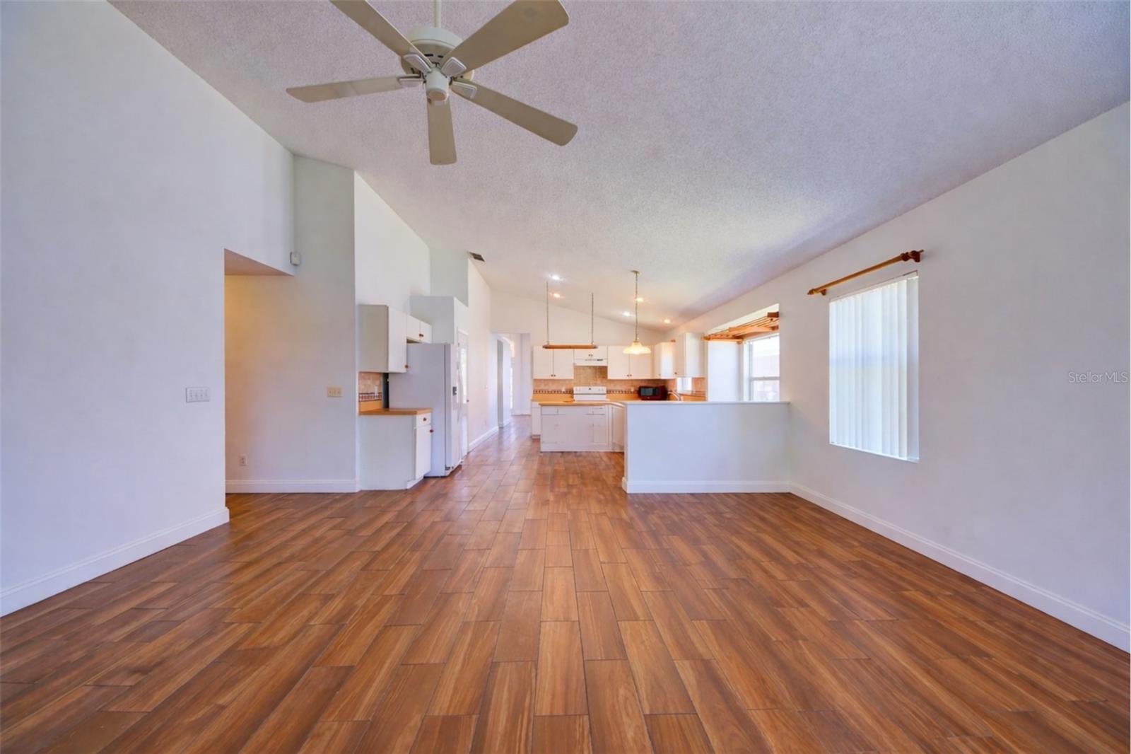 635 Rochester Loop Property Photo 3