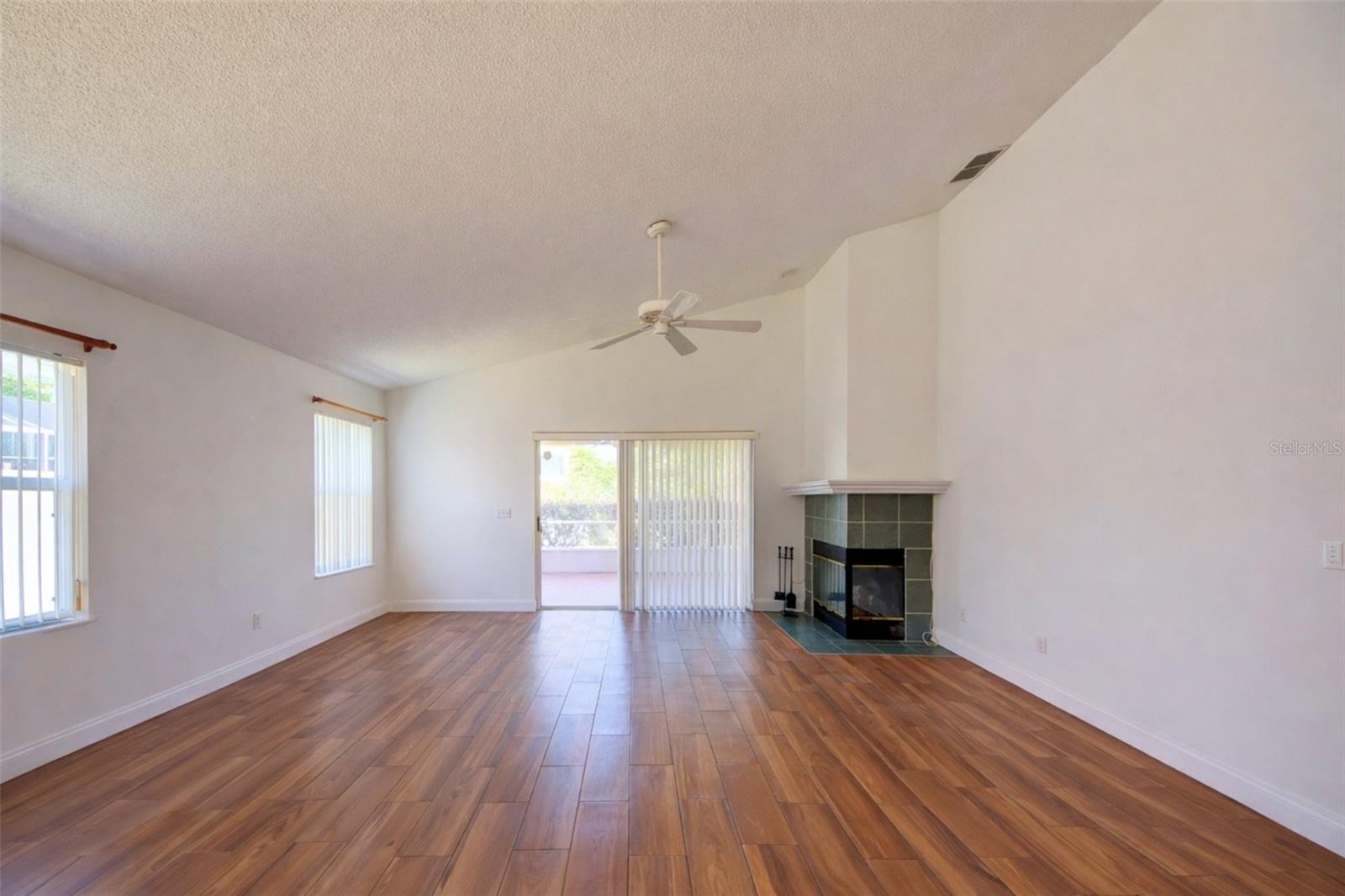 635 Rochester Loop Property Photo 5