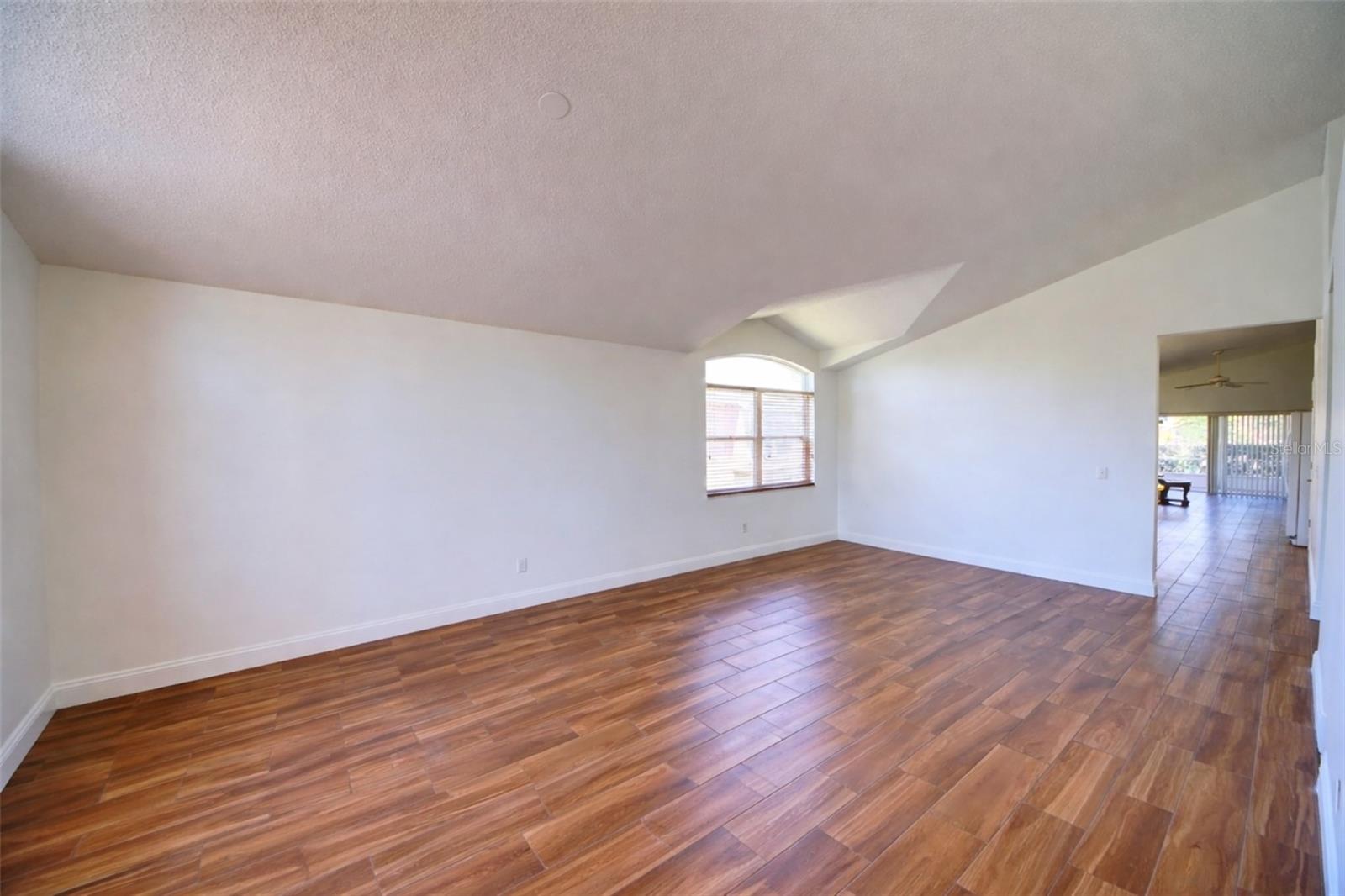 635 Rochester Loop Property Photo 12