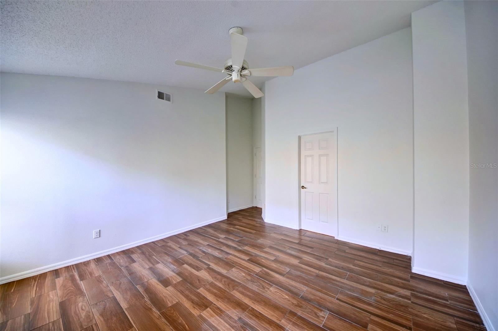635 Rochester Loop Property Photo 14