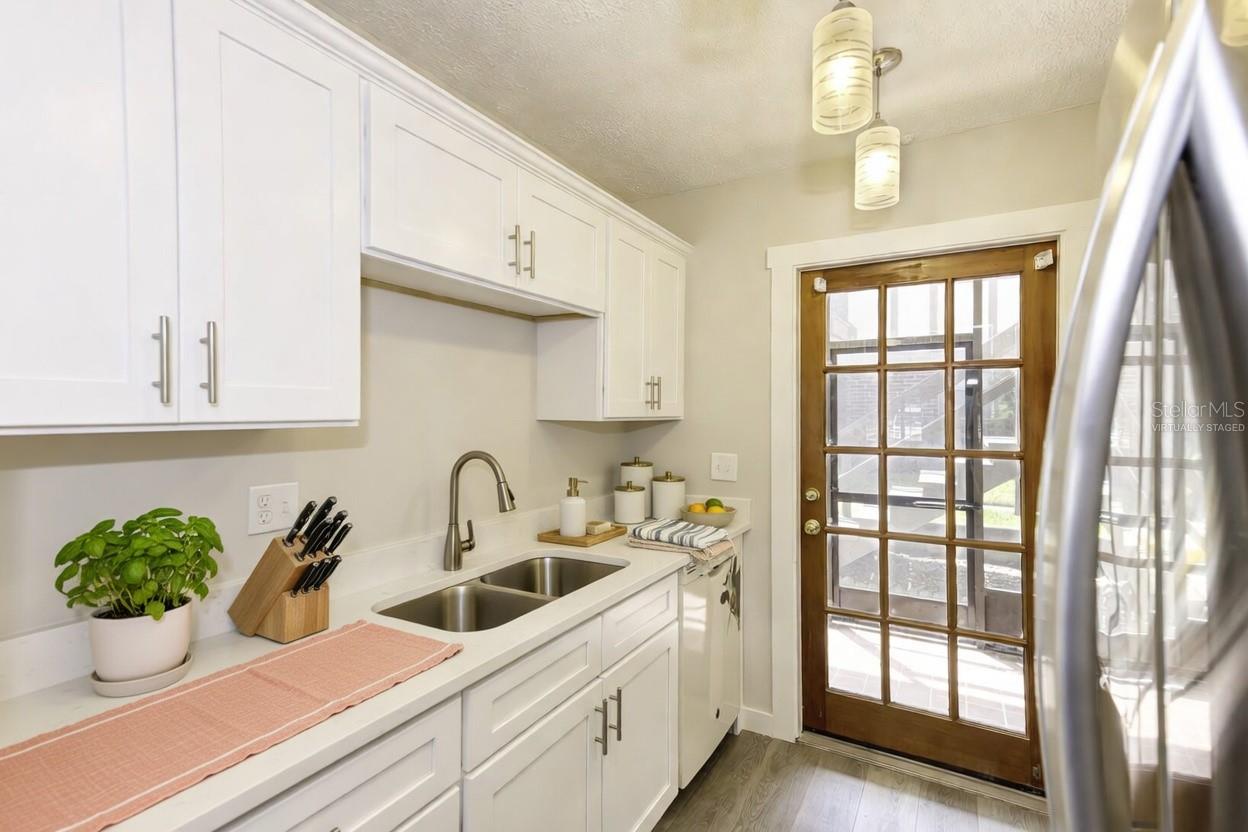 5441 Hansel Ave #j15 Property Photo 11