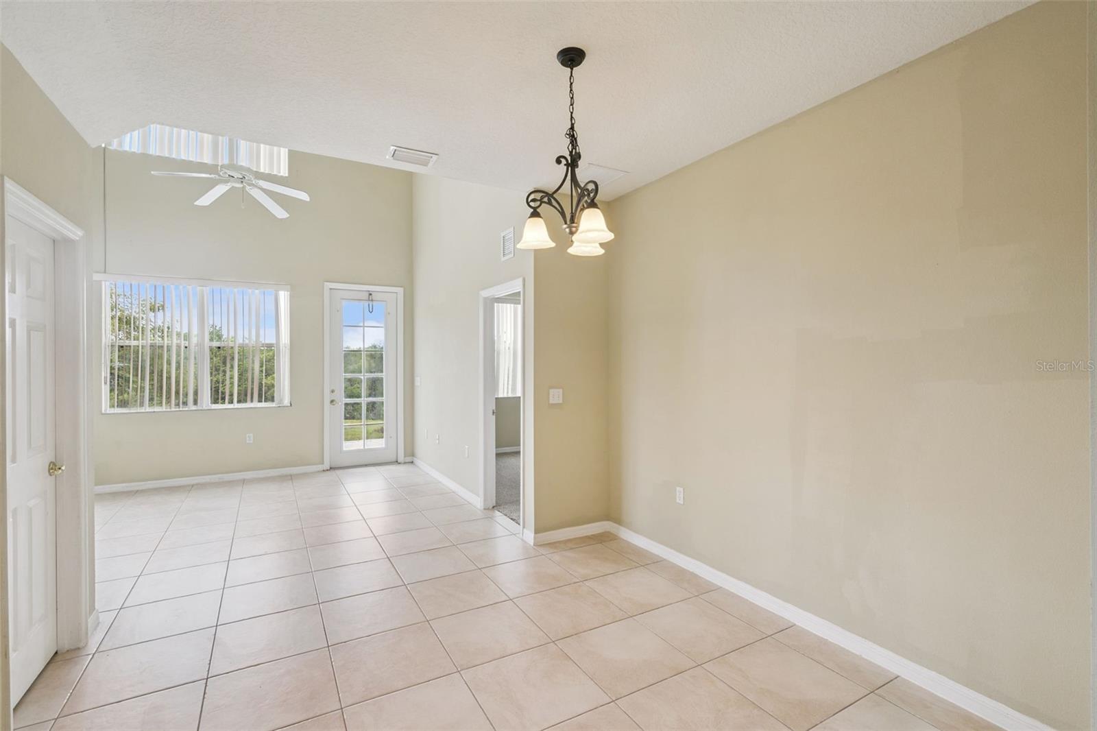 722 Chacall Loop Property Photo 4