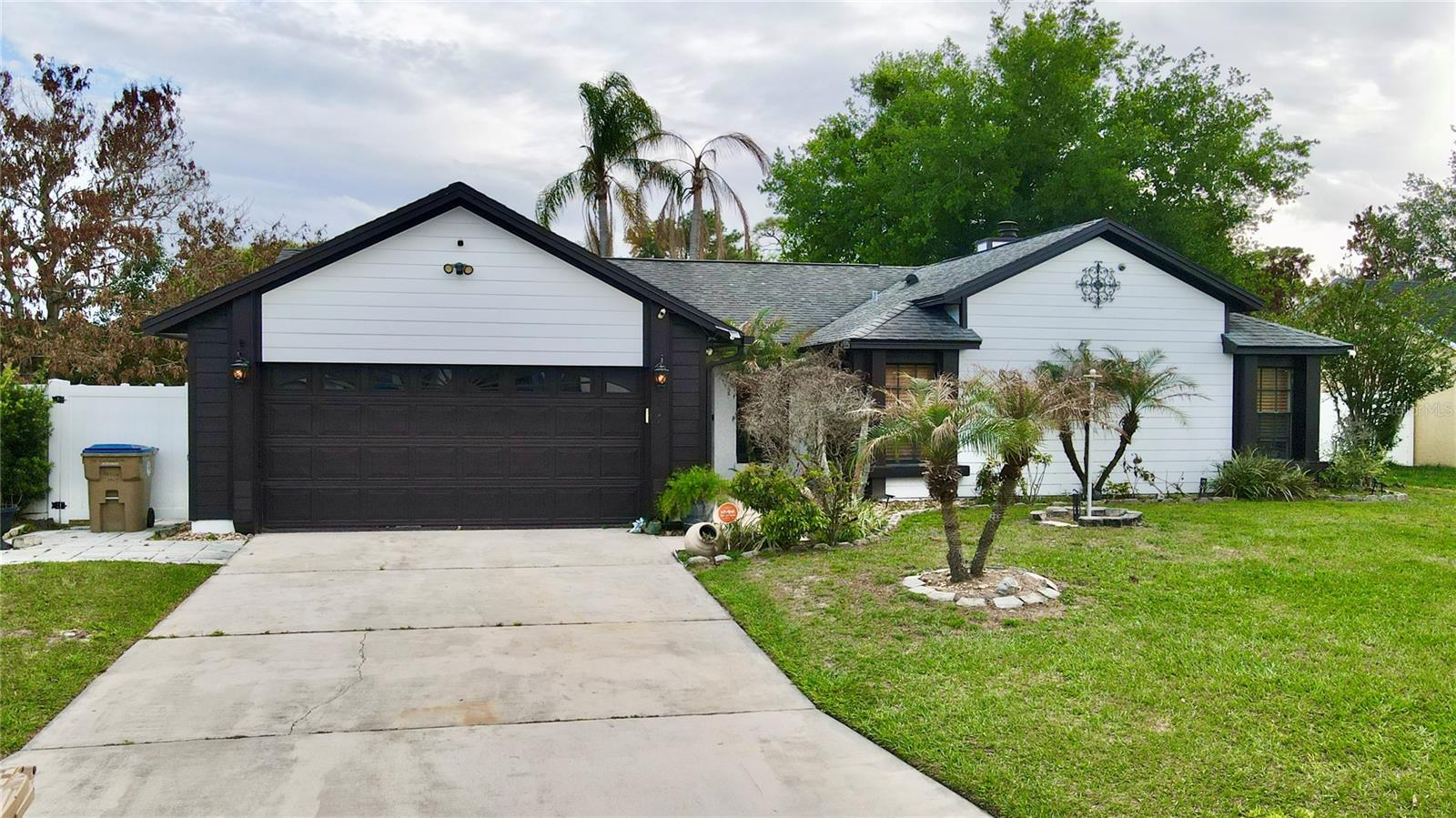 125 TEAKWOOD DR