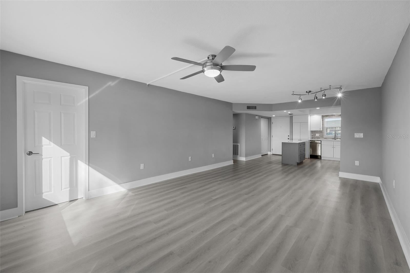 4775 Cove Cir #103 Property Photo 11