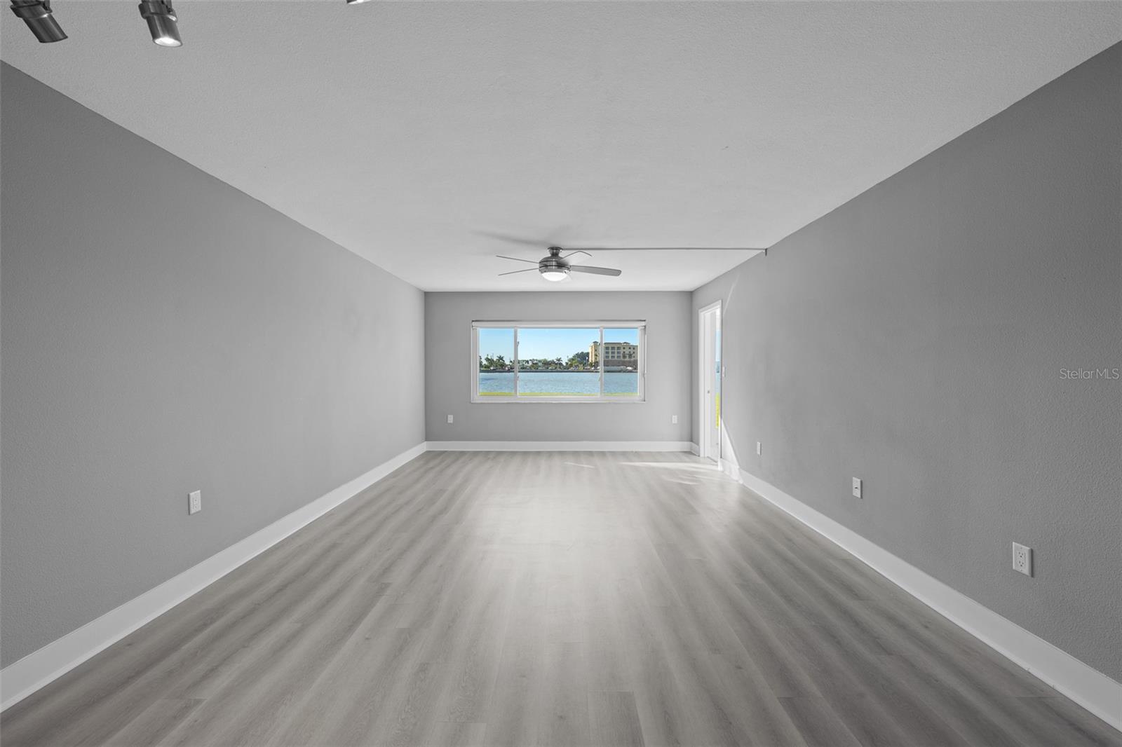 4775 Cove Cir #103 Property Photo 12
