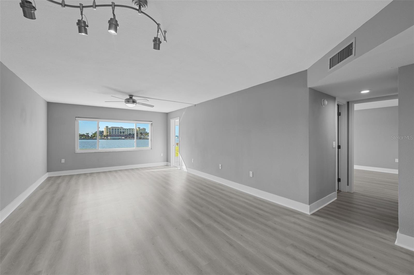 4775 Cove Cir #103 Property Photo 13