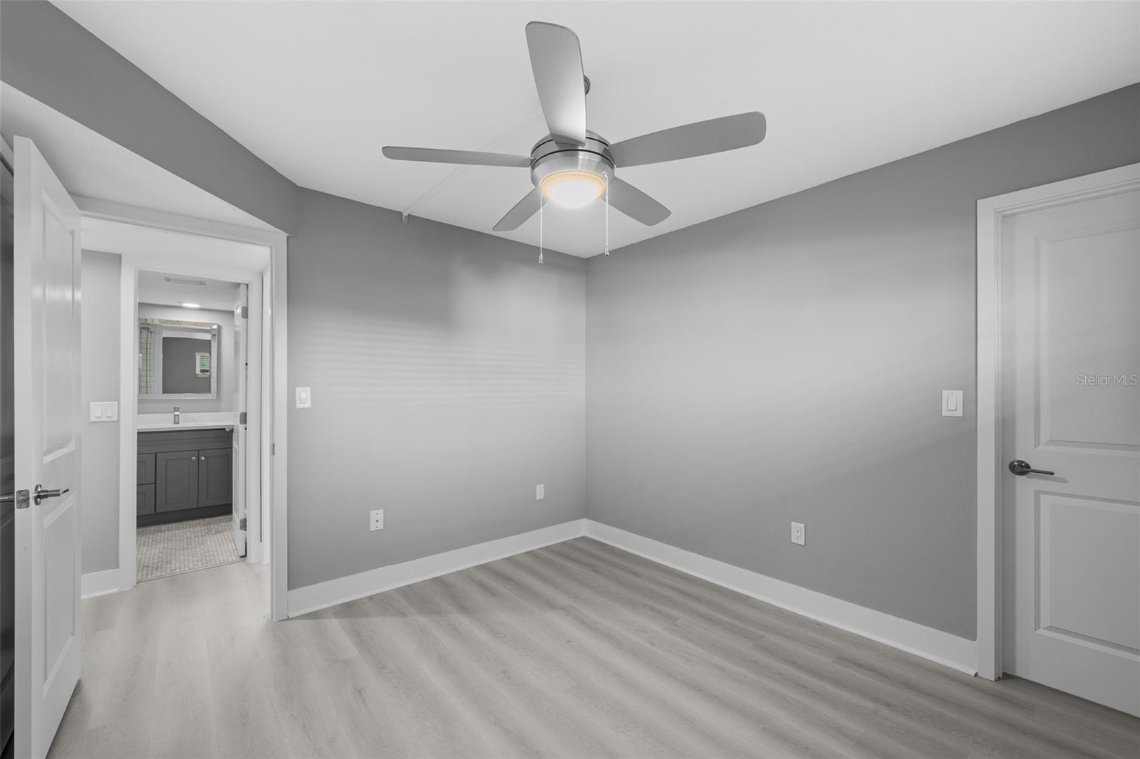 4775 Cove Cir #103 Property Photo 16