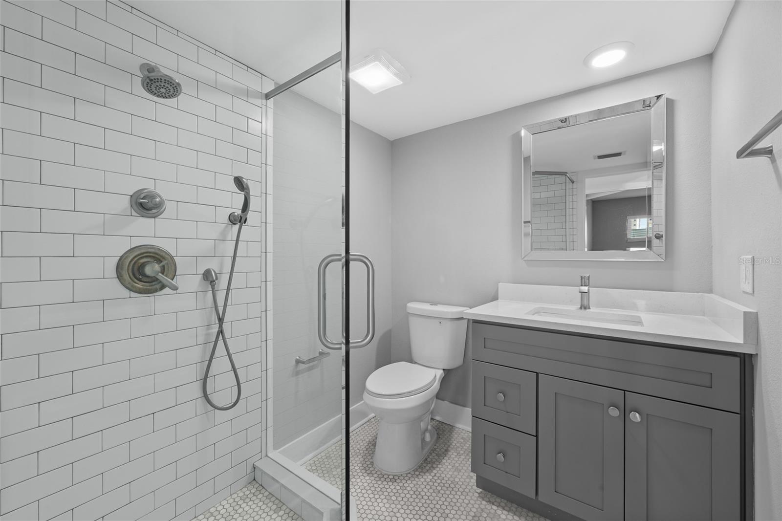 4775 Cove Cir #103 Property Photo 19
