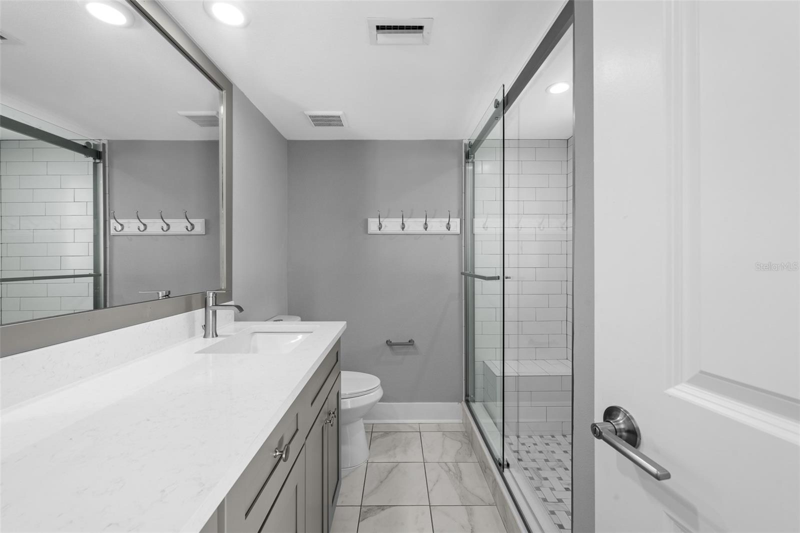 4775 Cove Cir #103 Property Photo 26