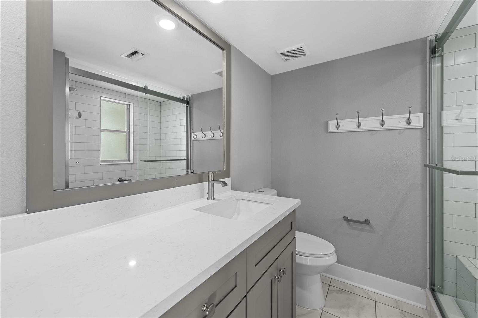 4775 Cove Cir #103 Property Photo 27