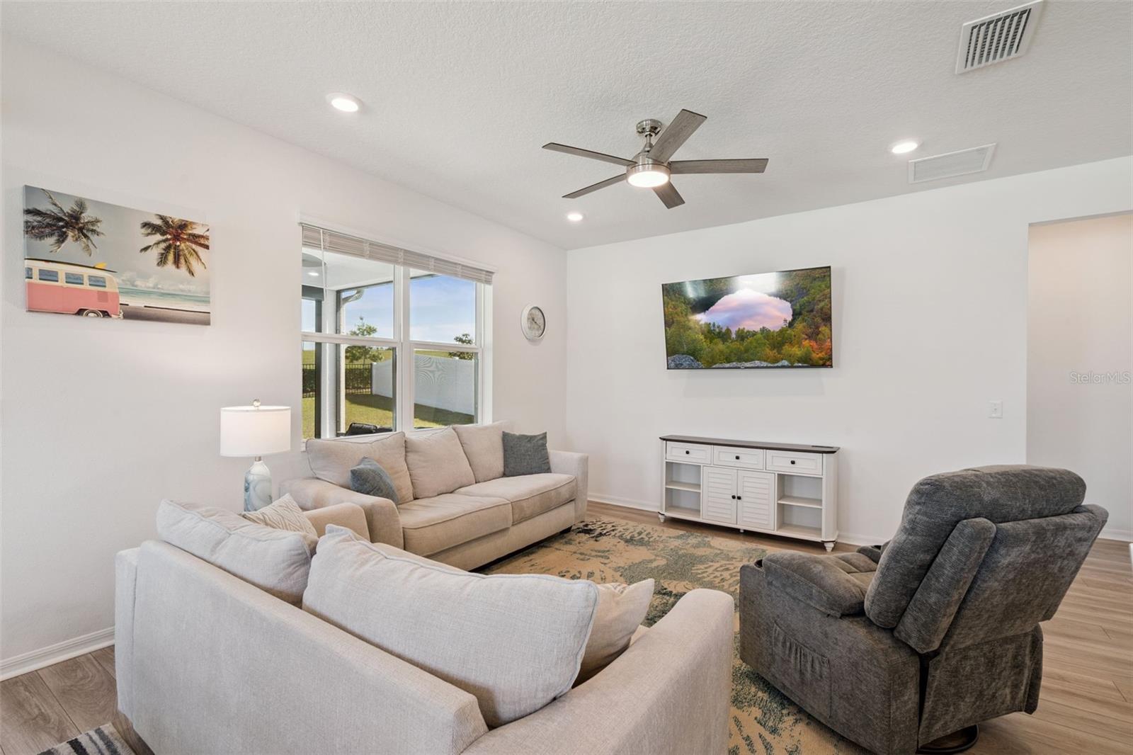 1682 Littleleaf Boxwood Loop Property Photo 10