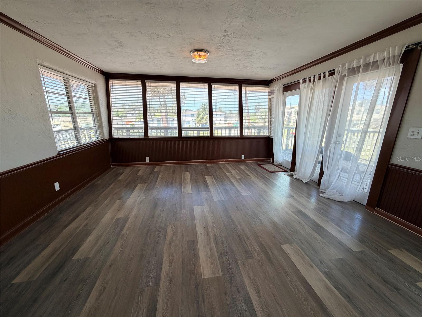 538 Revilo Blvd Property Photo 15