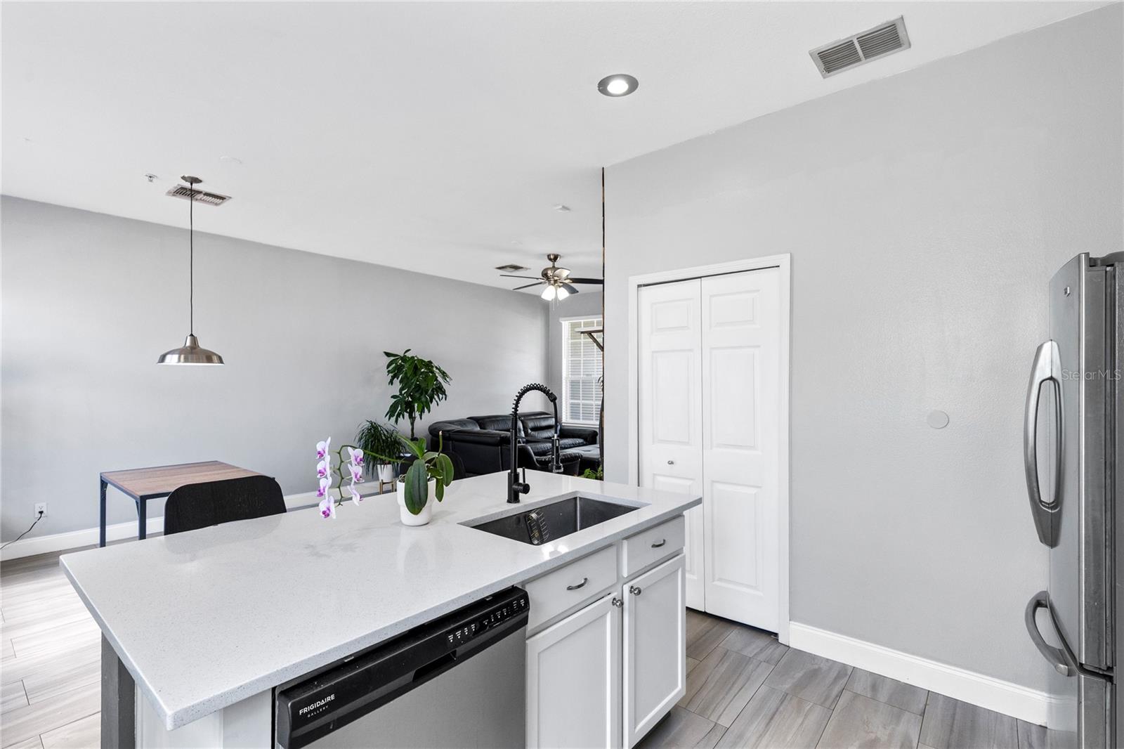 6187 Chapledale Dr Property Photo 8