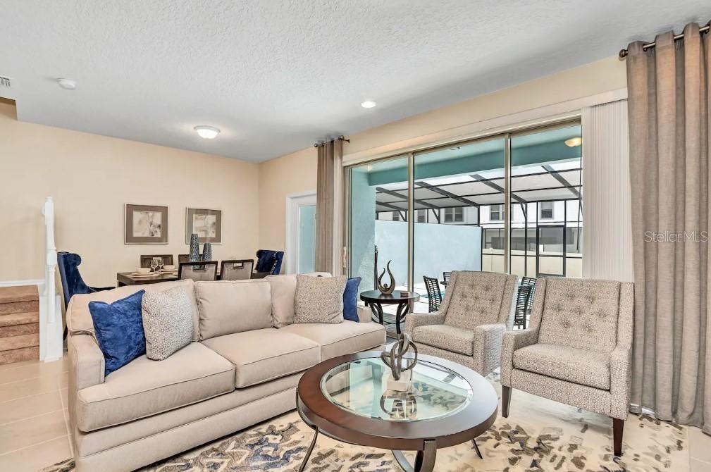 2407 Dubai St Property Photo 5