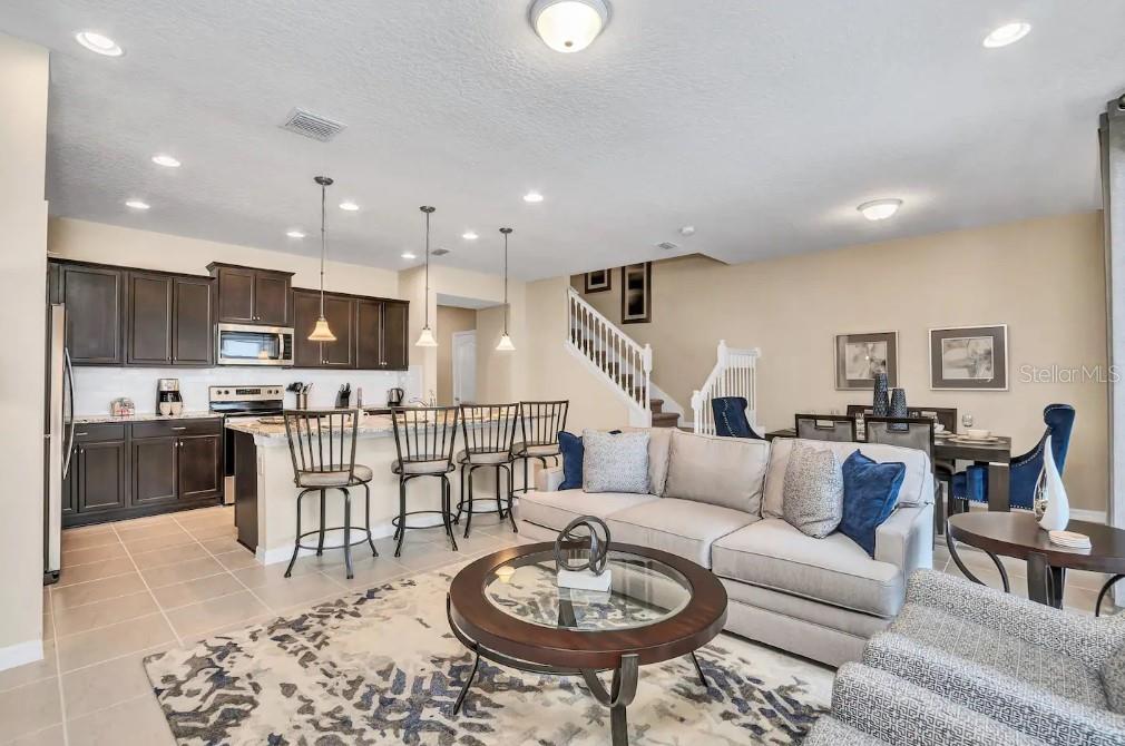 2407 Dubai St Property Photo 6