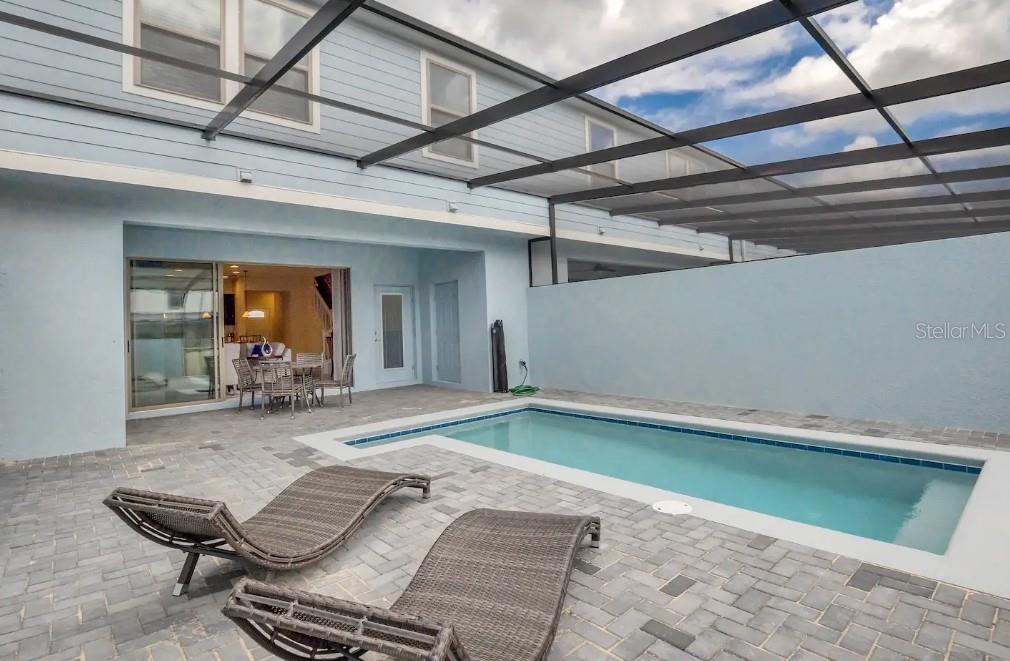 2407 Dubai St Property Photo 7